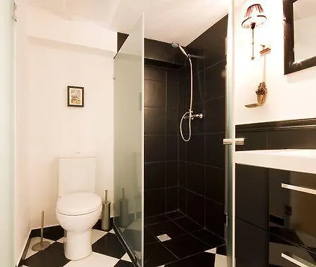 Апартаменти Charming Loft In City Center